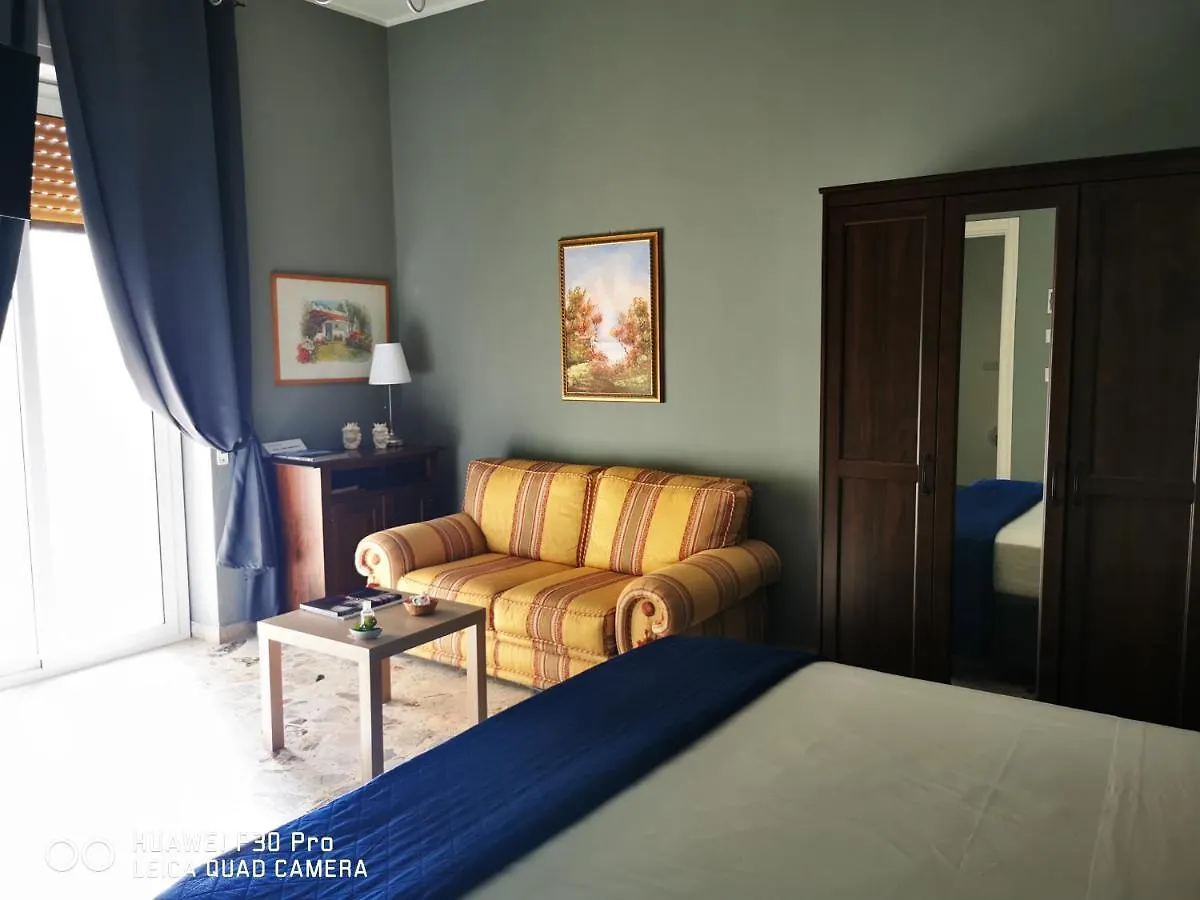 L'Arena Room Syracuse 0*,